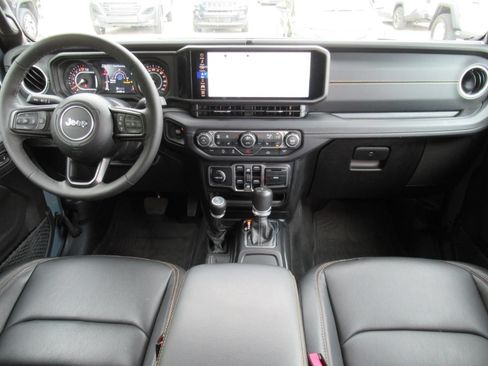 Used 2025 Jeep Gladiator Sport AWD/4WD image 13