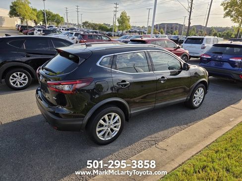 Used 2022 Nissan Rogue Sport SV FWD image 3