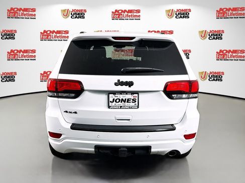 Used 2017 Jeep Grand Cherokee Altitude image 14