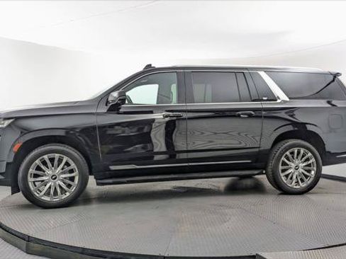 Used 2022 Cadillac Escalade ESV Luxury AWD/4WD image 3