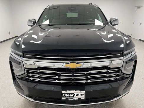 Used 2025 Chevrolet Suburban Premier image 3