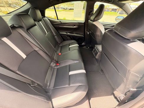 Used 2025 Toyota Camry SE AWD/4WD image 29