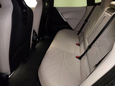 Used 2023 BMW iX xDrive50 image 10