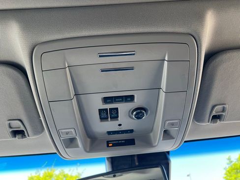Used 2019 Chevrolet Tahoe Premier AWD/4WD image 38
