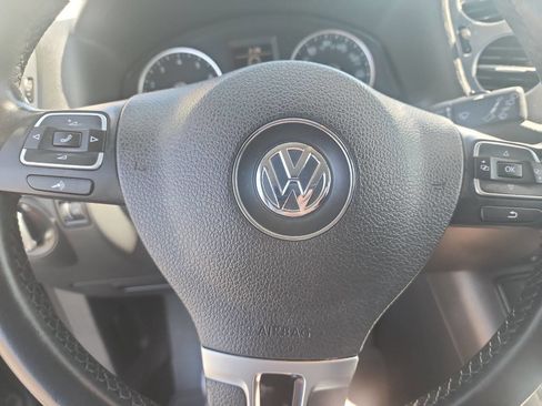 Used 2016 Volkswagen Tiguan S image 8