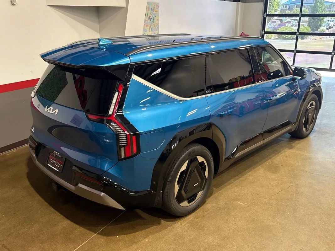 Used 2024 Kia EV9 Land w/ Towing Package AWD/4WD image 47