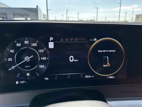 Used 2025 Kia Sportage SX image 15