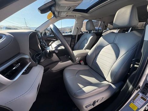 Used 2023 Toyota Highlander XLE image 25