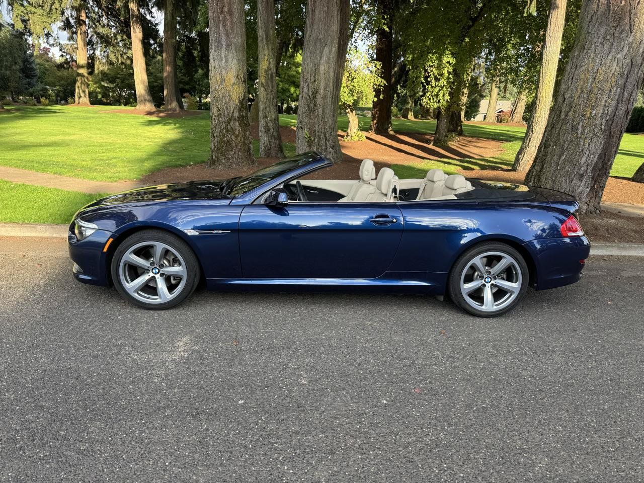 Used 2010 BMW 650i Convertible RWD image 4