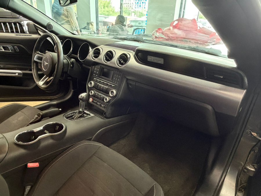 Used 2017 Ford Mustang Coupe RWD image 37