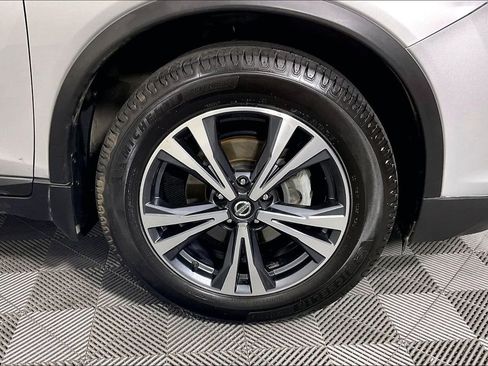 Used 2018 Nissan Rogue SL w/ Premium Package AWD/4WD image 10