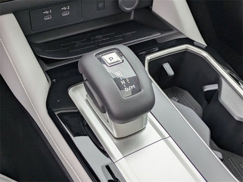 New 2025 Mitsubishi Outlander SE image 24