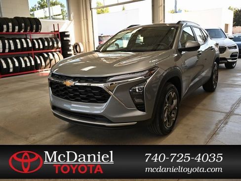 Used 2024 Chevrolet Trax LT w/ Driver Confidence Package image 1