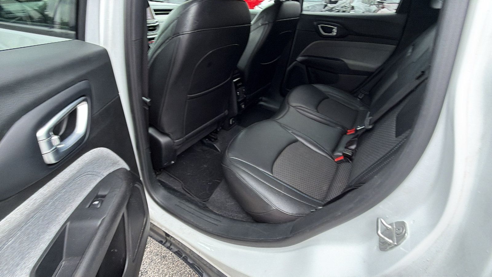 Used 2024 Jeep Compass Latitude AWD/4WD image 23