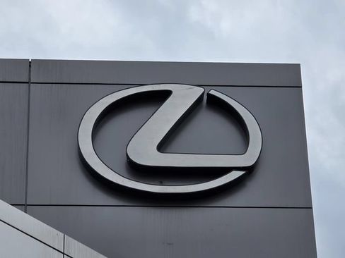 Certified 2024 Lexus GX 550 w/ Cold Area Package AWD/4WD image 11