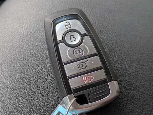 Used 2021 Ford Edge Titanium image 35