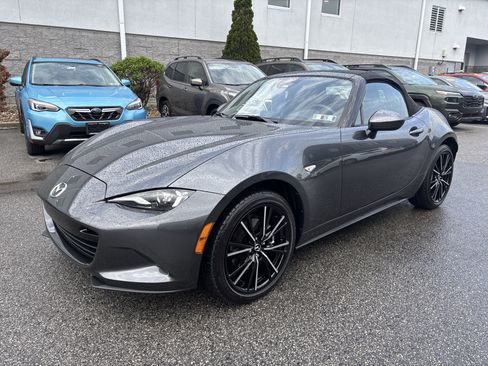 Used 2024 MAZDA MX-5 Miata Grand Touring RWD image 3