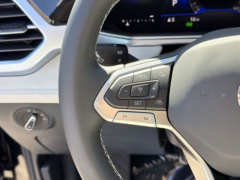 New 2026 Volkswagen Taos SE image 25