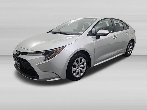 Used 2025 Toyota Corolla LE FWD image 7