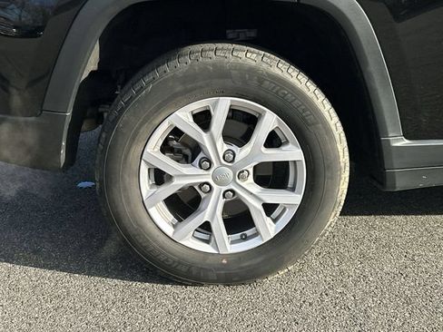 Used 2022 Jeep Grand Cherokee Limited AWD/4WD image 12