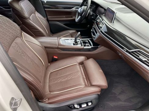 Used 2022 BMW 750i xDrive w/ Executive Package AWD/4WD image 23