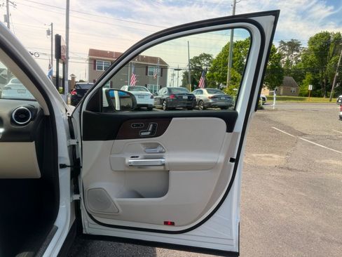 Used 2021 Mercedes-Benz GLB 250 4MATIC image 22