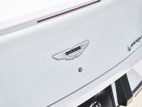 Used 2017 Aston Martin Vanquish S image 16