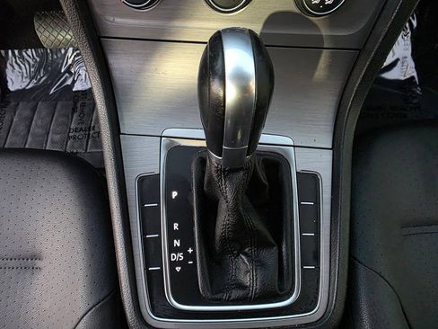 Used 2015 Volkswagen Golf S FWD image 38