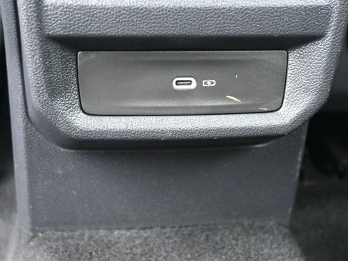 Used 2022 Volkswagen Taos SE FWD image 16