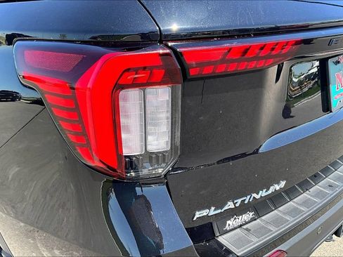 Used 2025 Ford Explorer Platinum w/ Ultimate Package AWD/4WD image 31