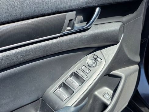 Used 2018 Honda Accord Sport image 11