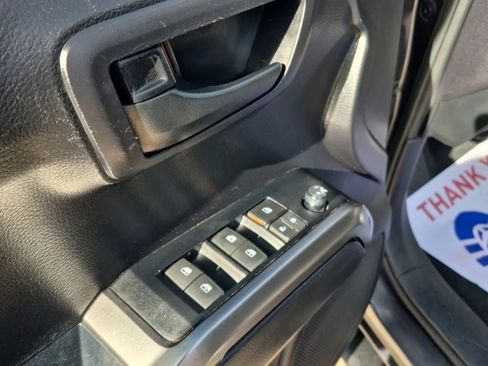 Used 2021 Toyota Tacoma 2WD Double Cab image 14