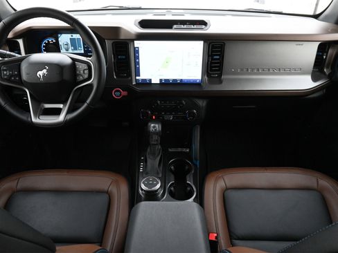 Used 2023 Ford Bronco Outer Banks image 7