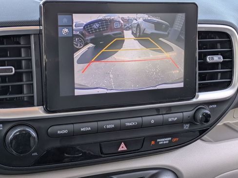 Used 2025 Hyundai Venue SEL FWD image 17