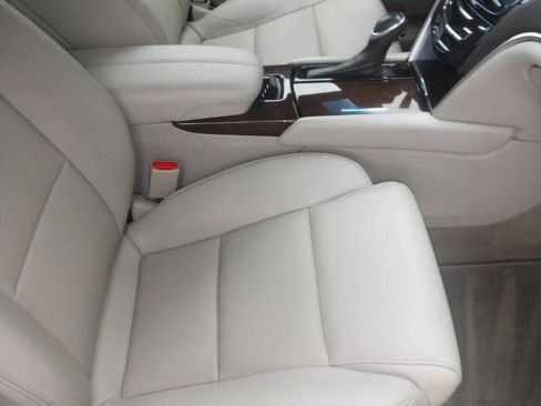 Used 2013 Cadillac XTS Base image 25