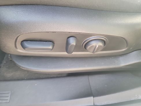 Used 2024 Chevrolet Equinox LT FWD image 21