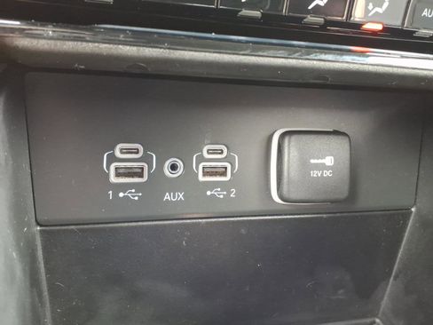 Used 2023 Jeep Grand Cherokee L Limited AWD/4WD image 18