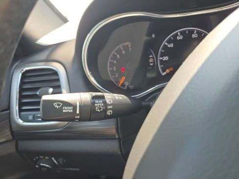 Used 2021 Jeep Grand Cherokee Laredo X image 29