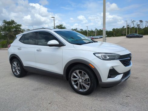 Used 2023 Buick Encore GX Essence w/ Experience Buick Package FWD image 2
