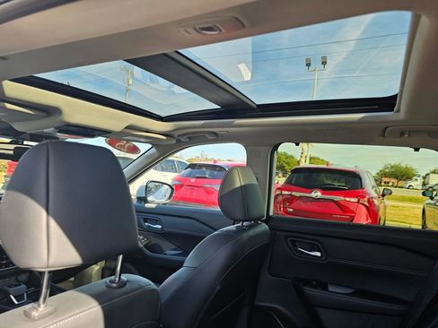 Certified 2025 Nissan Rogue SL w/ Tech Package image 14