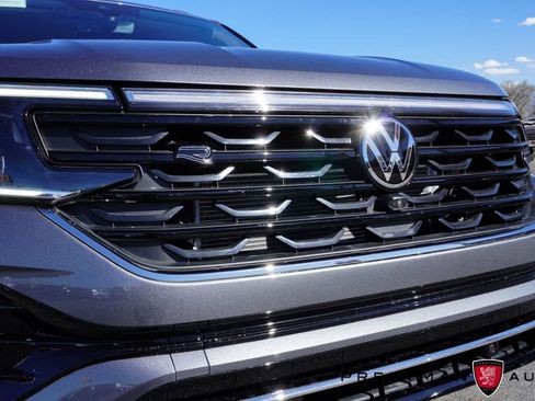 Used 2025 Volkswagen Atlas SEL Premium R-Line image 16