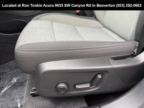 Used 2024 Volvo XC40 B5 Core image 14