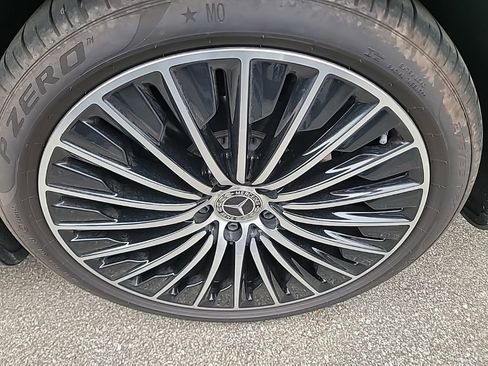 Used 2025 Mercedes-Benz E 350 4MATIC Sedan image 6