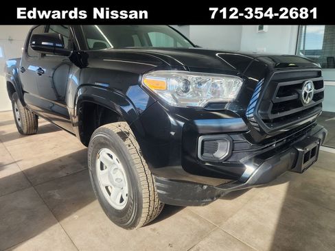 Used 2022 Toyota Tacoma SR image 2