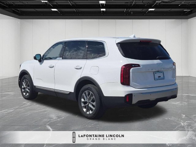 Used 2023 Kia Telluride LX FWD image 3