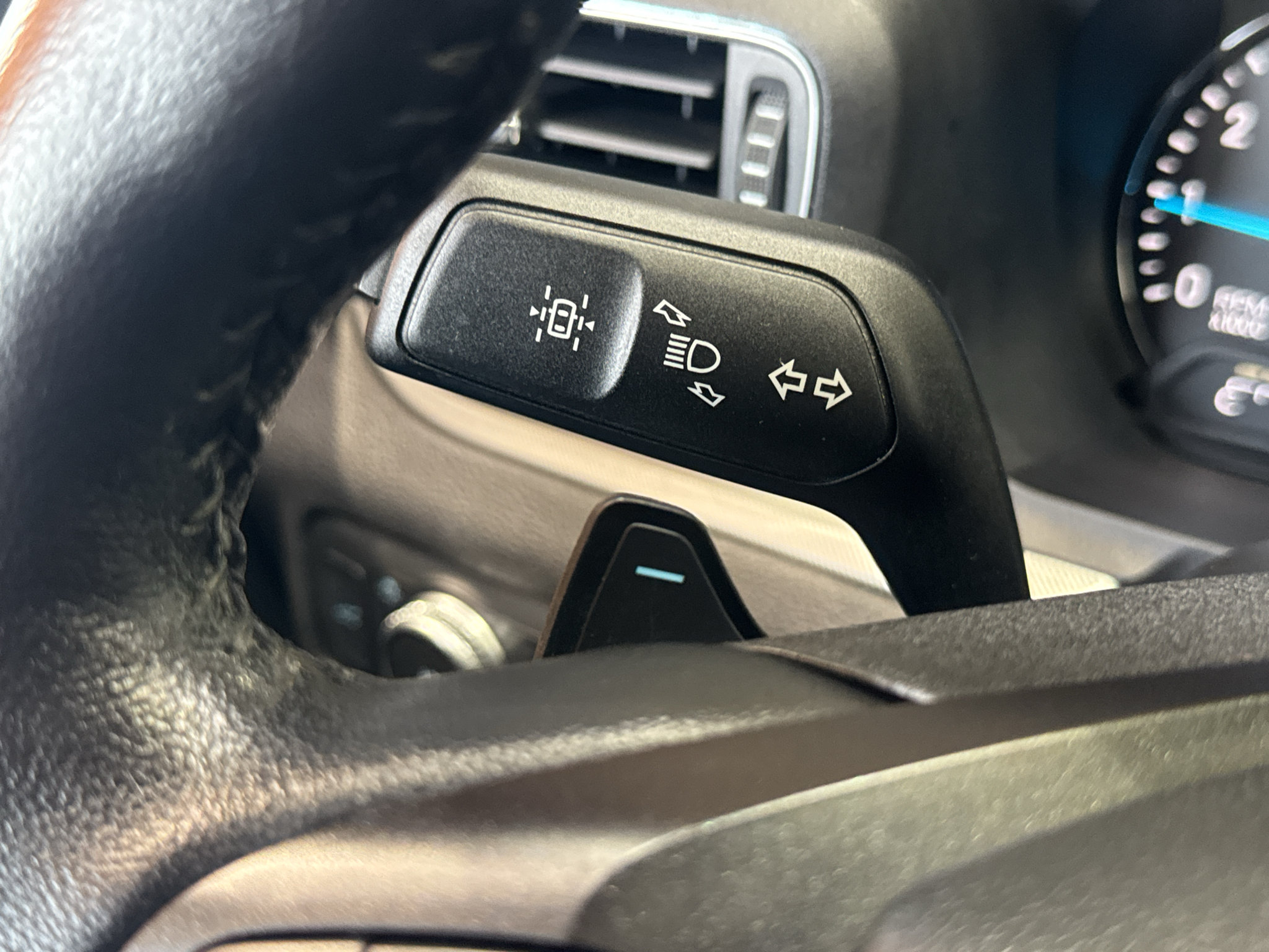 Used 2020 Ford Explorer XLT w/ Equipment Group 202A AWD/4WD image 25