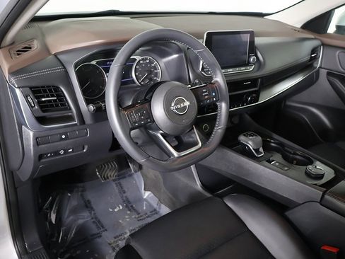 Used 2023 Nissan Rogue SV w/ SV Premium B Package image 26