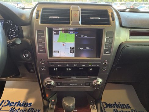 Used 2014 Lexus GX 460 w/ Premium Package AWD/4WD image 16