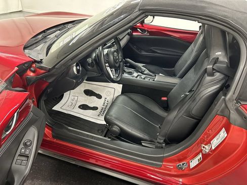 Used 2021 MAZDA MX-5 Miata Grand Touring RWD image 9