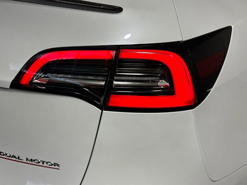 Used 2021 Tesla Model Y Performance image 33